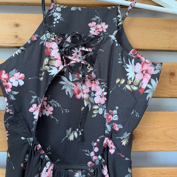 Backless Floral Dress - Picture 3 of 5
